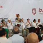 Cecilia Patrón inicia 2025 acompañando a las cuadrillas de limpieza del Centro Histórico de Mérida