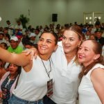 Corona Cecilia Patrón a las Reinas y Reyes del Carnaval de Mérida Amazónico 2025