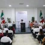 El profesor Ariel Avilés Marín recibe la medalla “Héctor Victoria Aguilar”