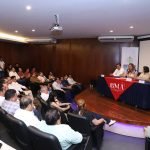Cecilia Patrón cuida de los adultos mayores con el programa Médico a Domicilio