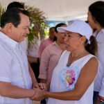 Personas mayores y con discapacidad reciben tarjeta “Mérida Contigo”